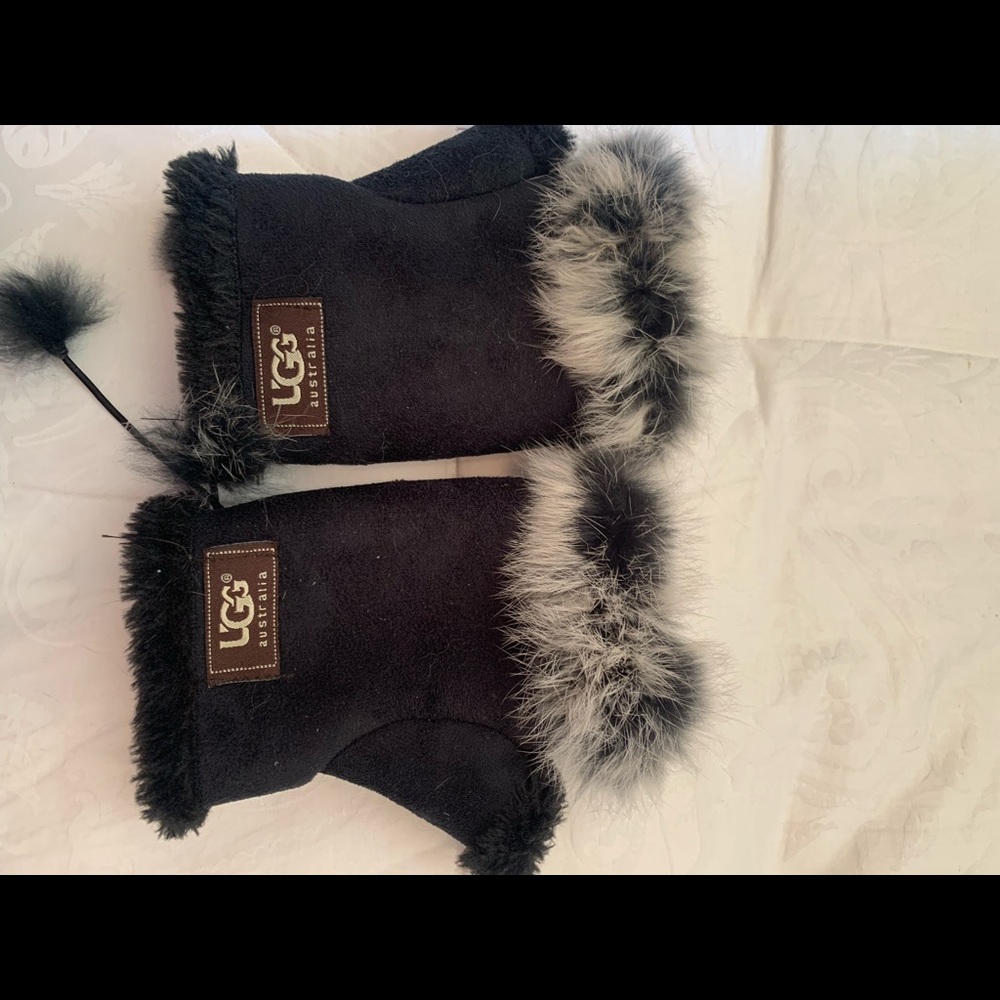 Ugg suede and fur lined gloves.